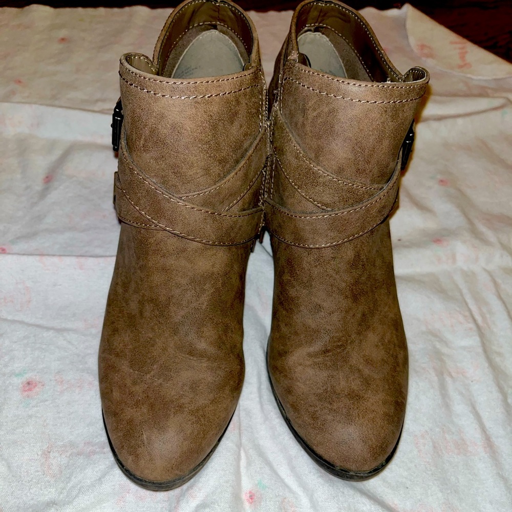 Womens booties size 9.5 ✨